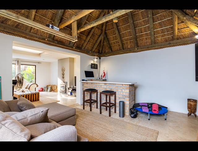 4 BEDROOM HOUSE FOR SALE IN WEST BEACH